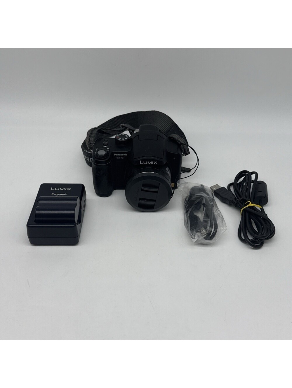 Panasonic LUMIX DMC-FZ7 6.0MP Digital Camera - Tested Working + Battery Charger